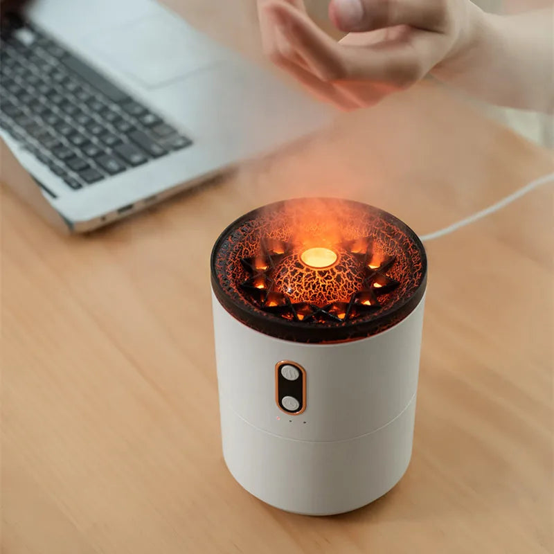 Vindren Volcanic Flame med flameffekt bredvid en laptop under arbete